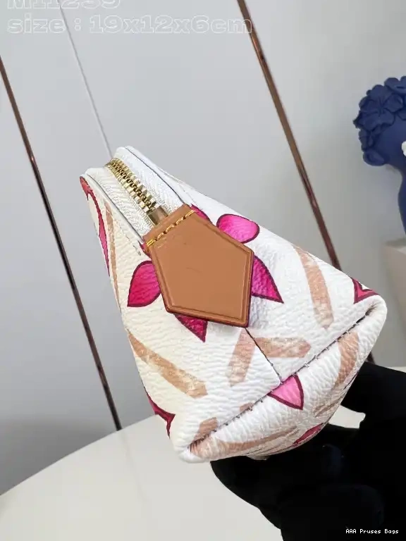 AAA Pruses Bags PM Vuitton Louis Pochette Cosmétique 0516